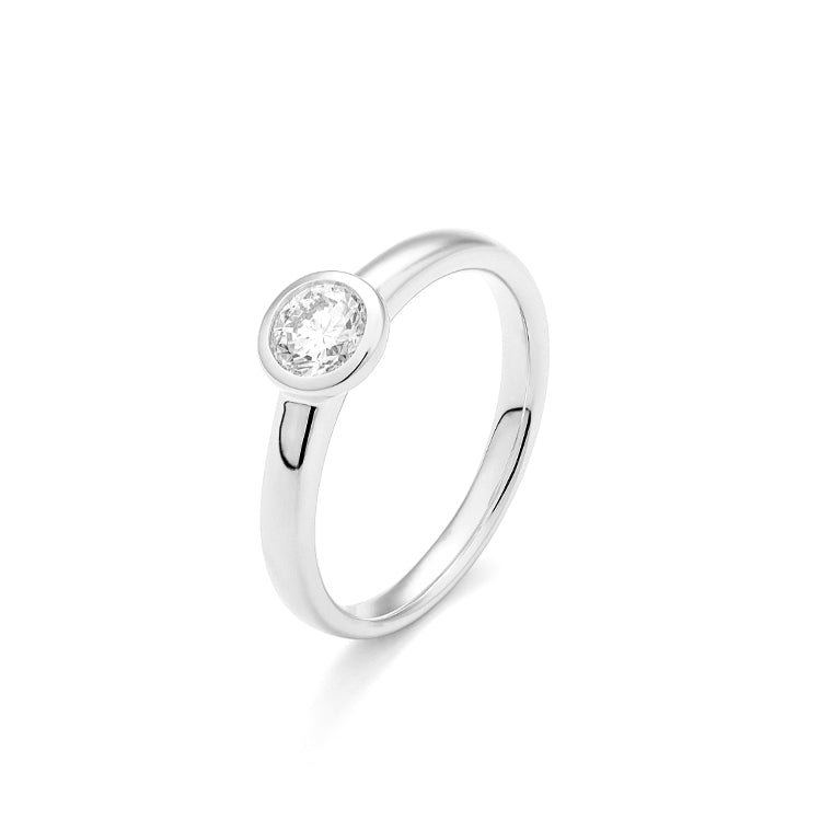 Facet Classic Solitär Ring in 750/18 Karat Weissgold